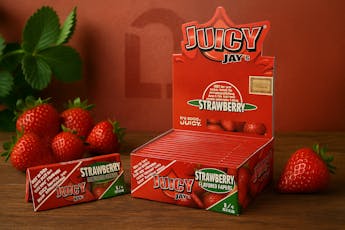 Juicy Jays - 1 1/4" Strawberry Rolling Papers