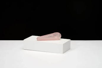 ONGROK - FROSTED GLASS - TEAR DROP SPOON PIPE - PINK