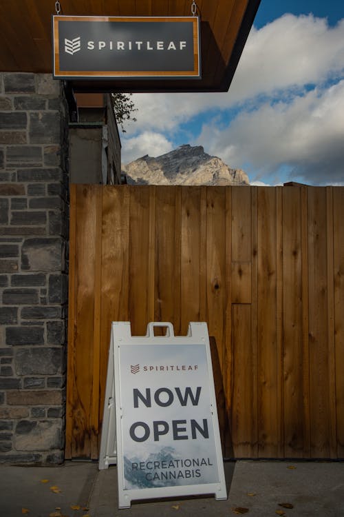Spiritleaf - Banff