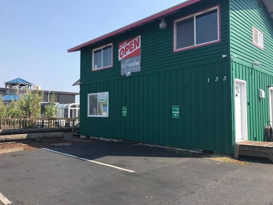 Freedom Market Ilwaco - Recreational