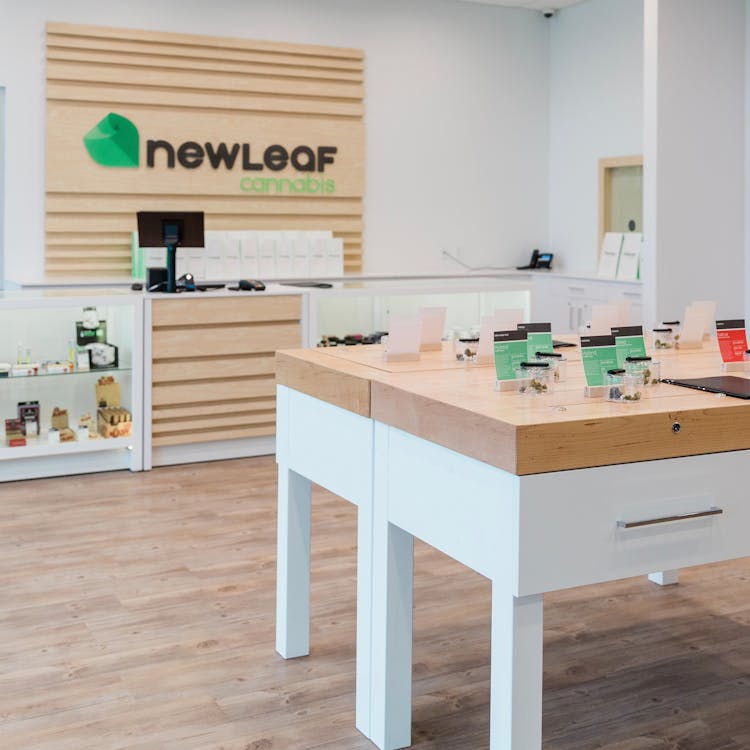 NewLeaf Cannabis - Leduc Plaza