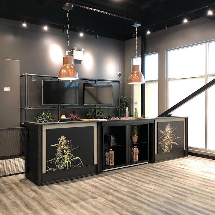 Star Buds Cannabis Co. - Portage Ave, Winnipeg